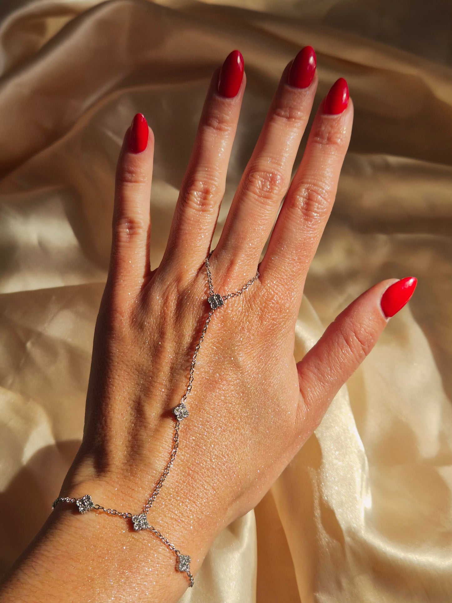 Chaîne de main Dyana