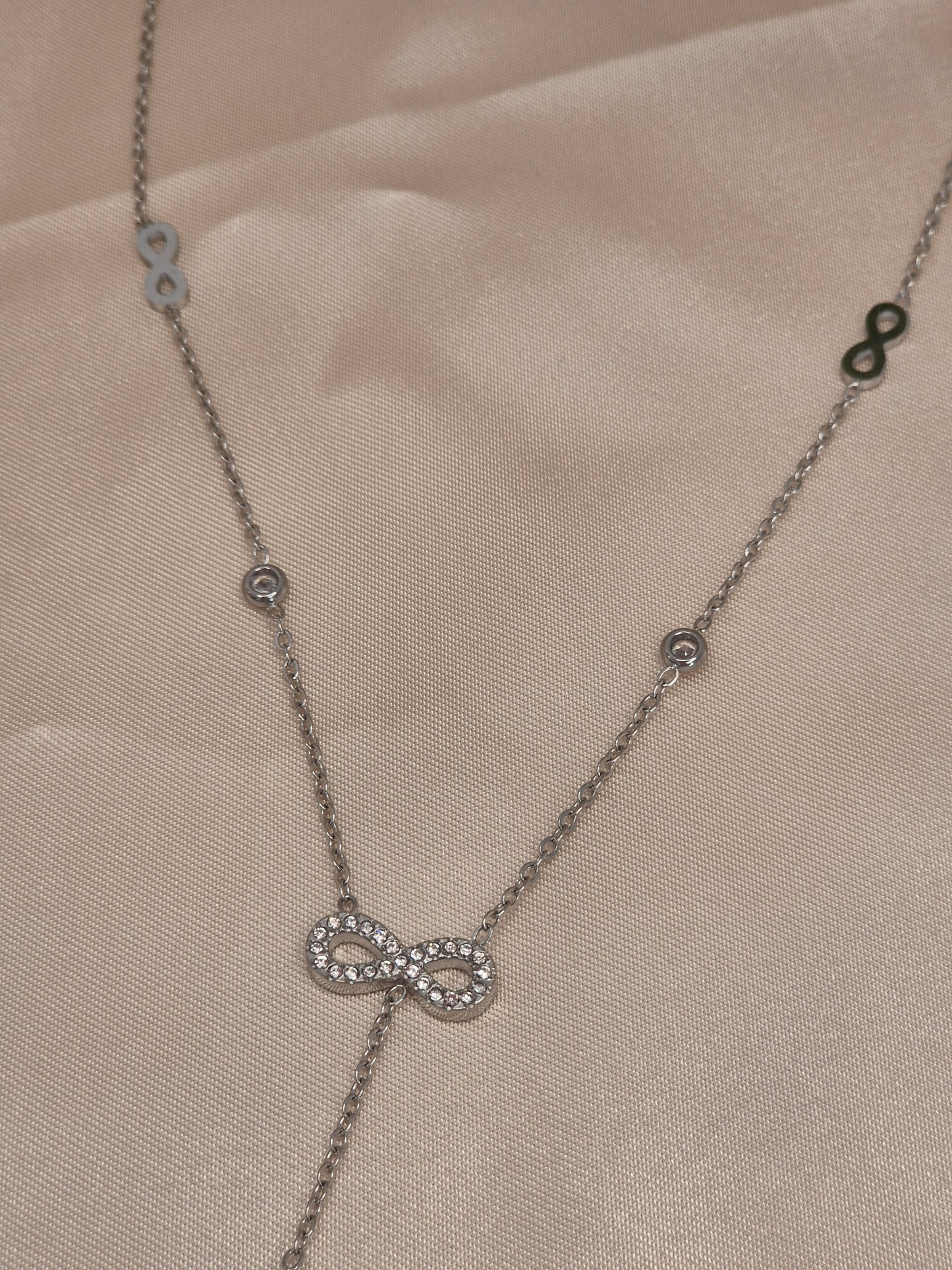 Collier Y infinity