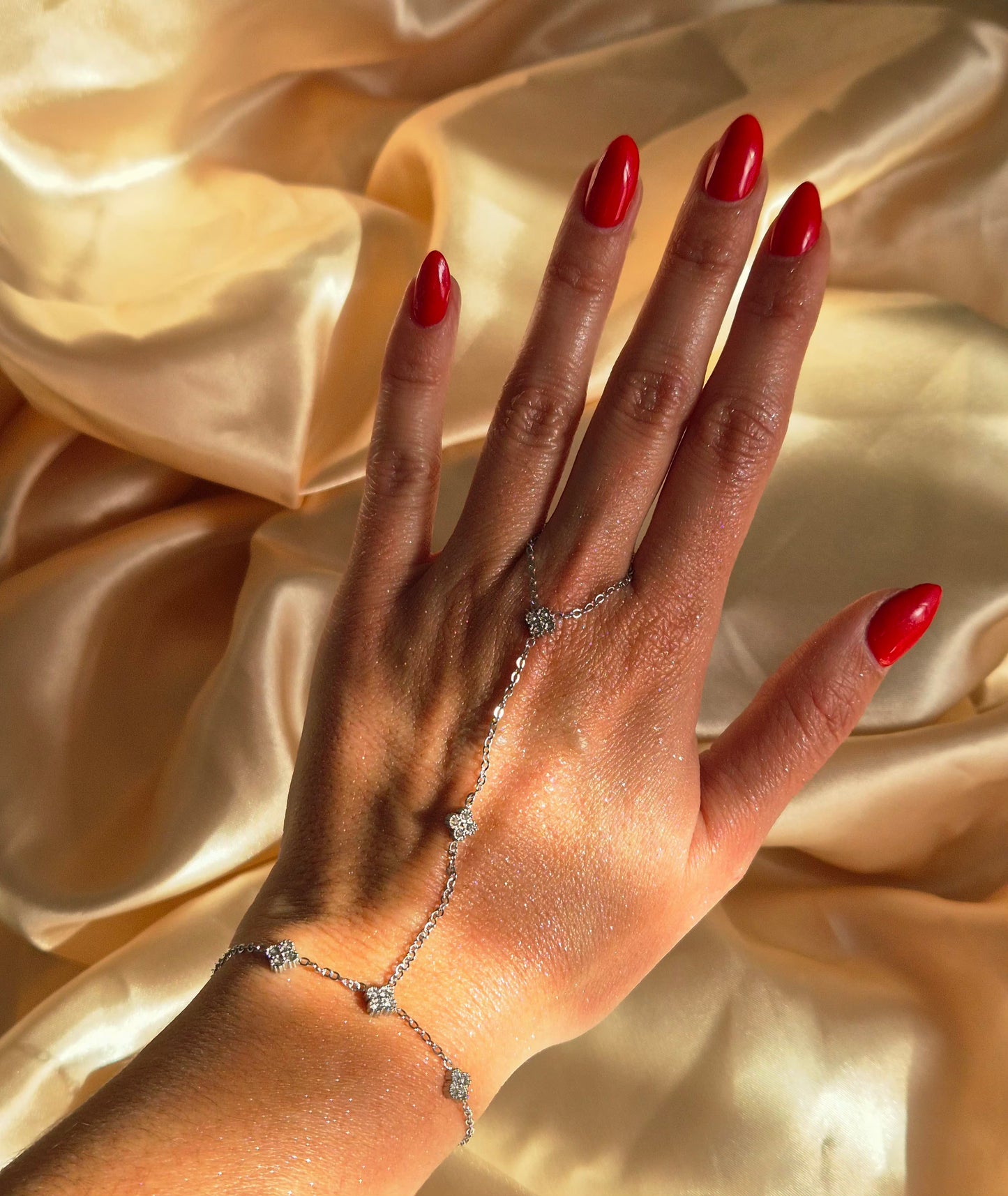 Chaîne de main Dyana